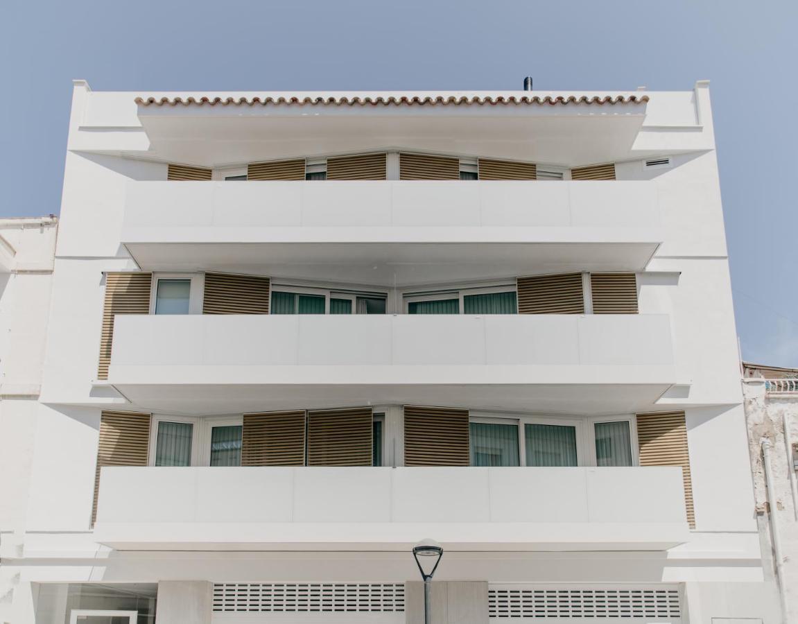 Suites Port Камбрильс Экстерьер фото